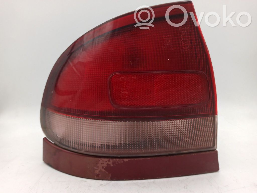 Tailgate rear/tail lights