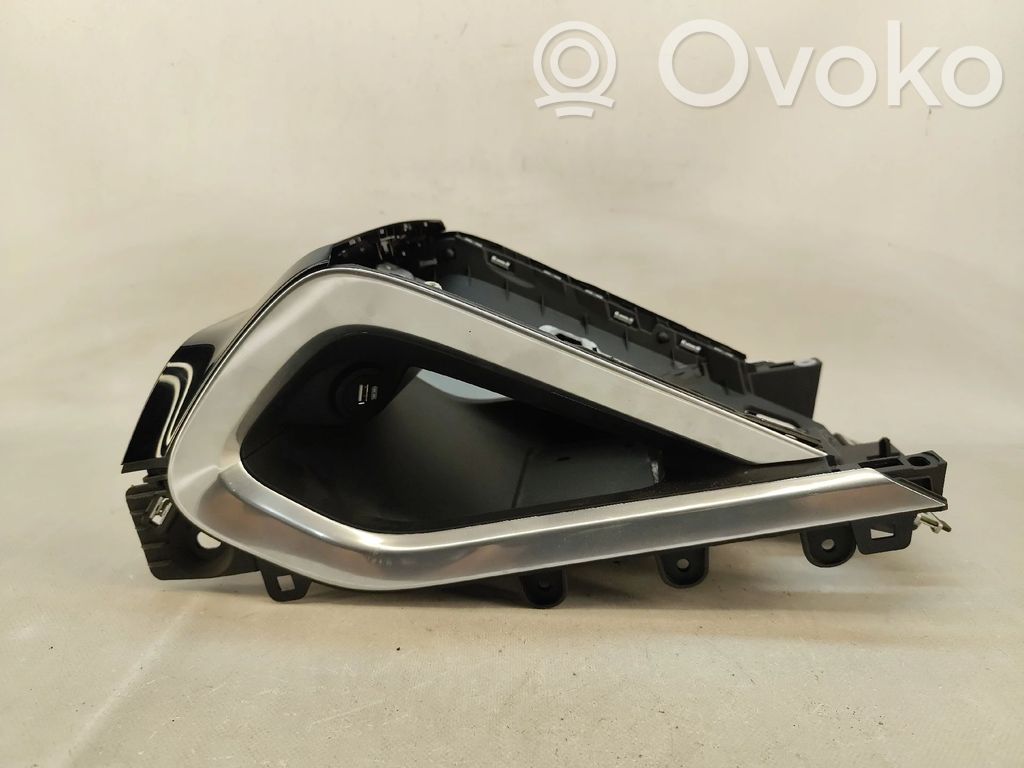 Center console   J9D3044C73A,J9D3045J86A