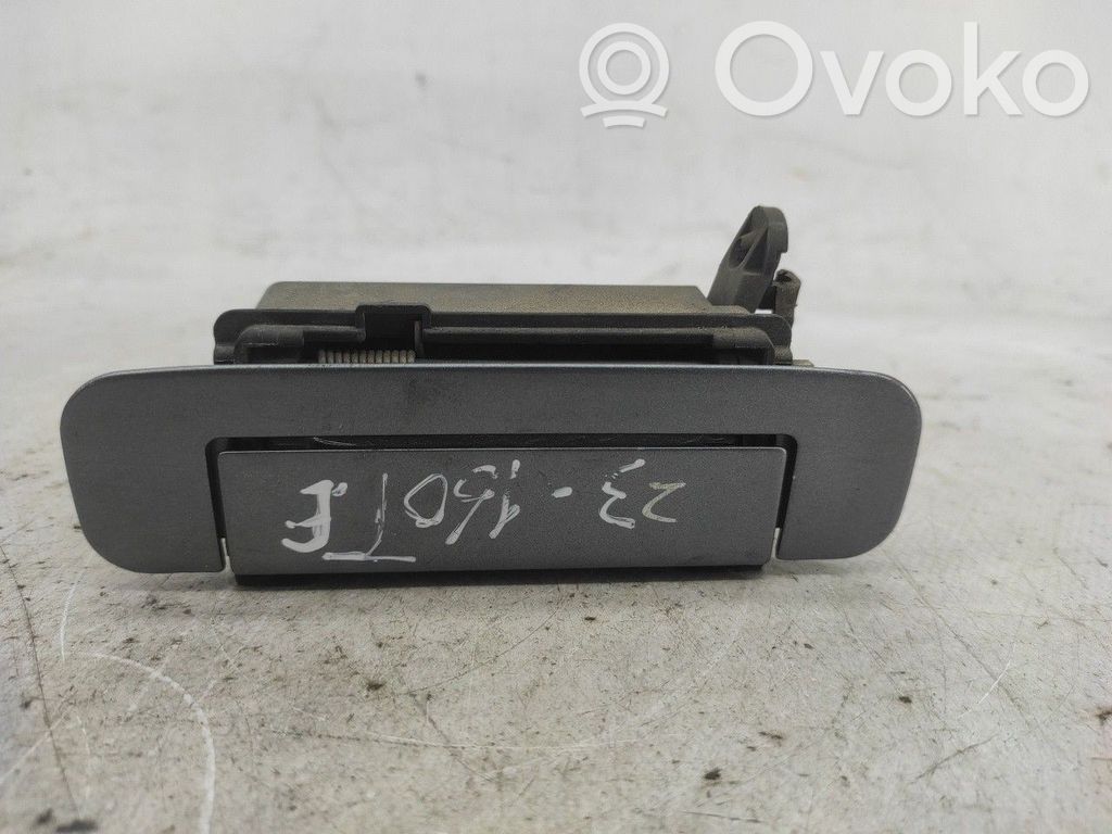 Manecilla externa puerta trasera   4A0839205