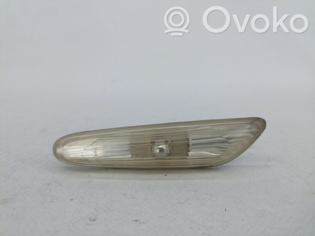BMW 1 E81 E87 Etupuskurin suuntavilkku 