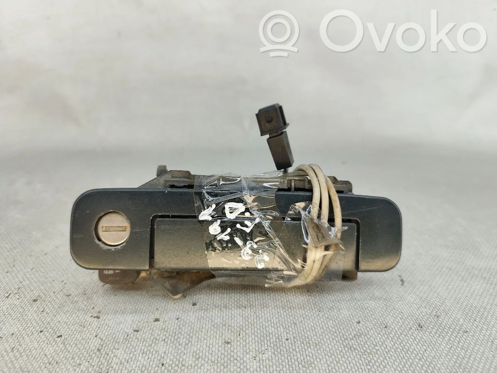 Manecilla externa puerta delantera   4A0837206,3PINOS