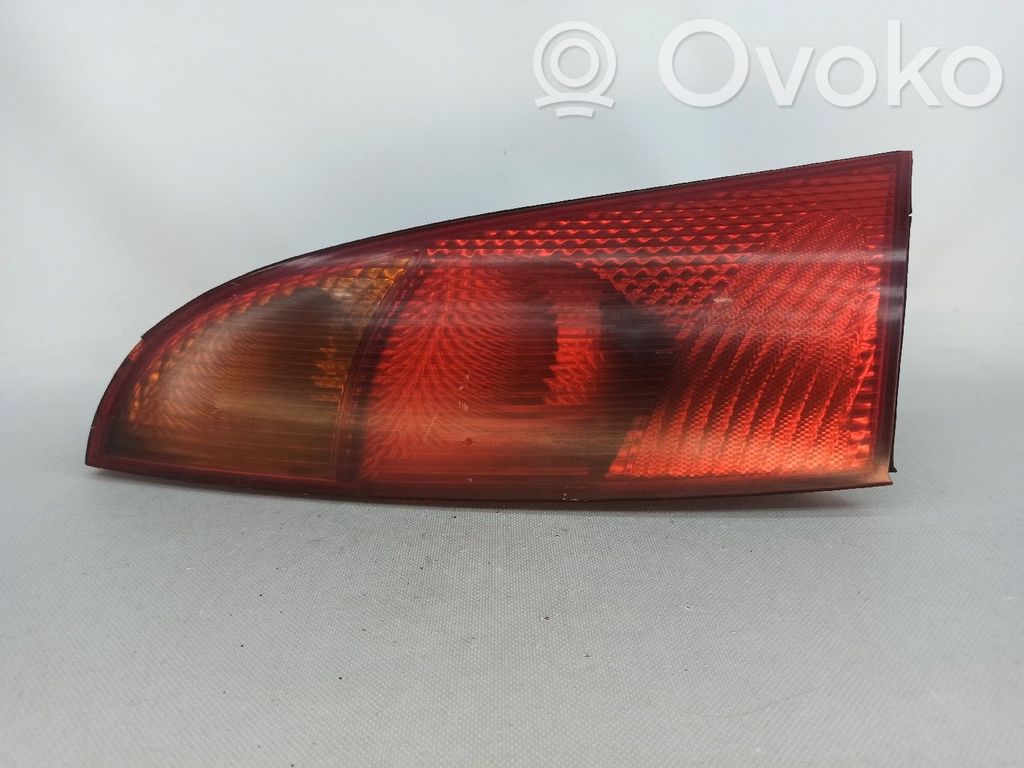 Aizmugurējais lukturis pārsegā   XS4113405,2PINOS,3PINOS