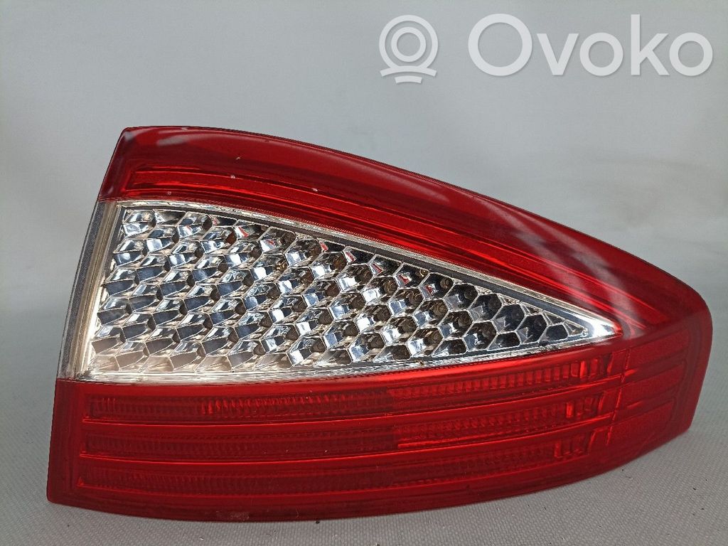 Ford Mondeo MK IV Lampă spate în caroserie 