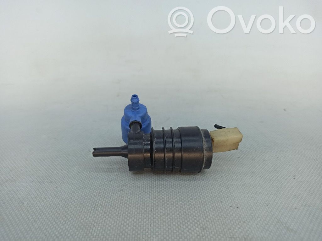Volkswagen Polo II 86C 2F Windscreen/windshield washer pump 