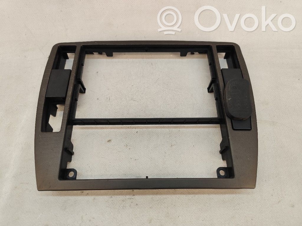Volkswagen PASSAT B5 Mascherina unità principale autoradio/GPS