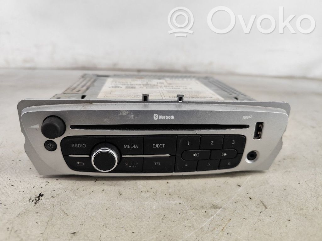Renault Megane III Panel / Radioodtwarzacz CD/DVD/GPS 