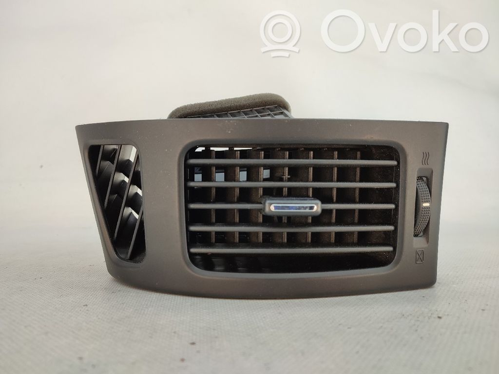 Hyundai i30 Dysze / Kratki środkowego nawiewu deski rozdzielczej 