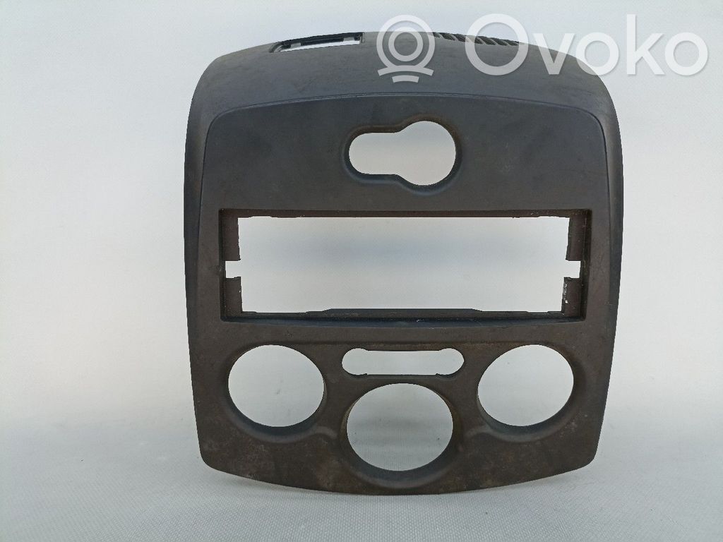 Renault Clio III Konsola środkowa / Radio / GPS