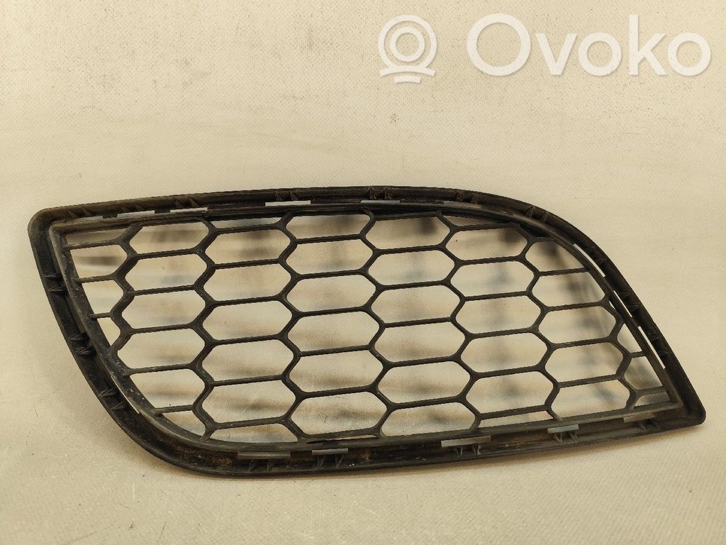 Alfa Romeo Giulietta Grilă față 