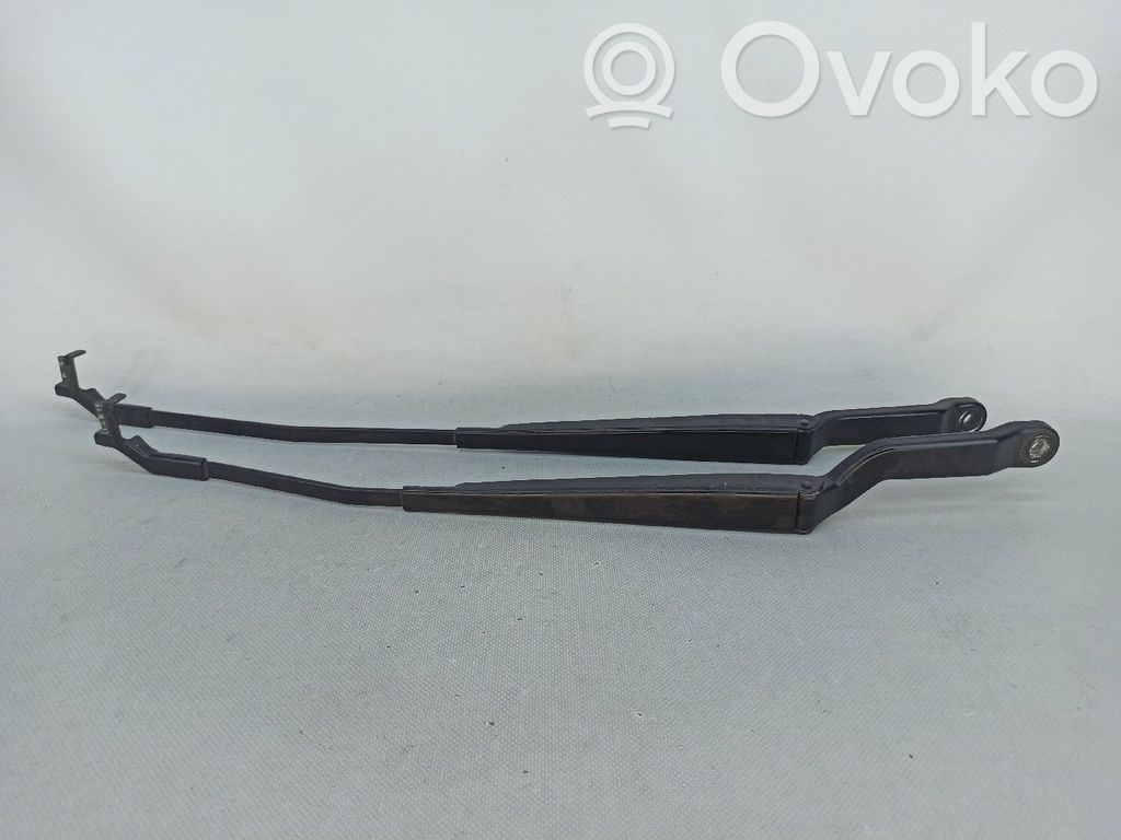 Brazo del limpiaparabrisas delantero   8200014895E
