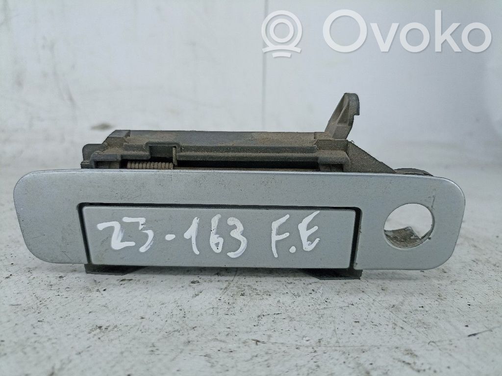 Etuoven ulkokahva   4A0837205D,4A0837205E,4A0837205F