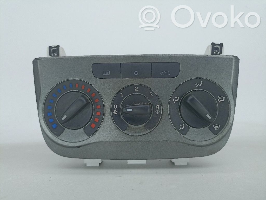 Fiat Punto (199) Panel klimatyzacji 