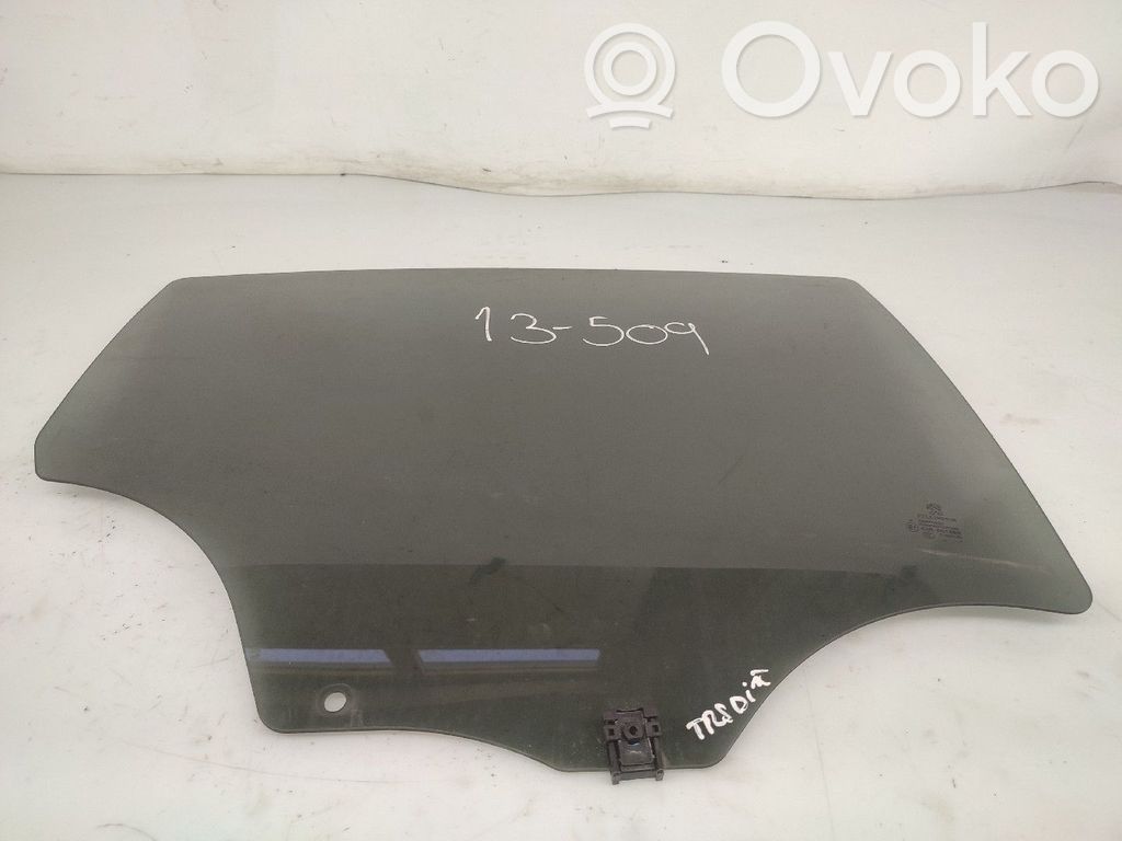 Peugeot 208 I Vetro del finestrino della portiera posteriore