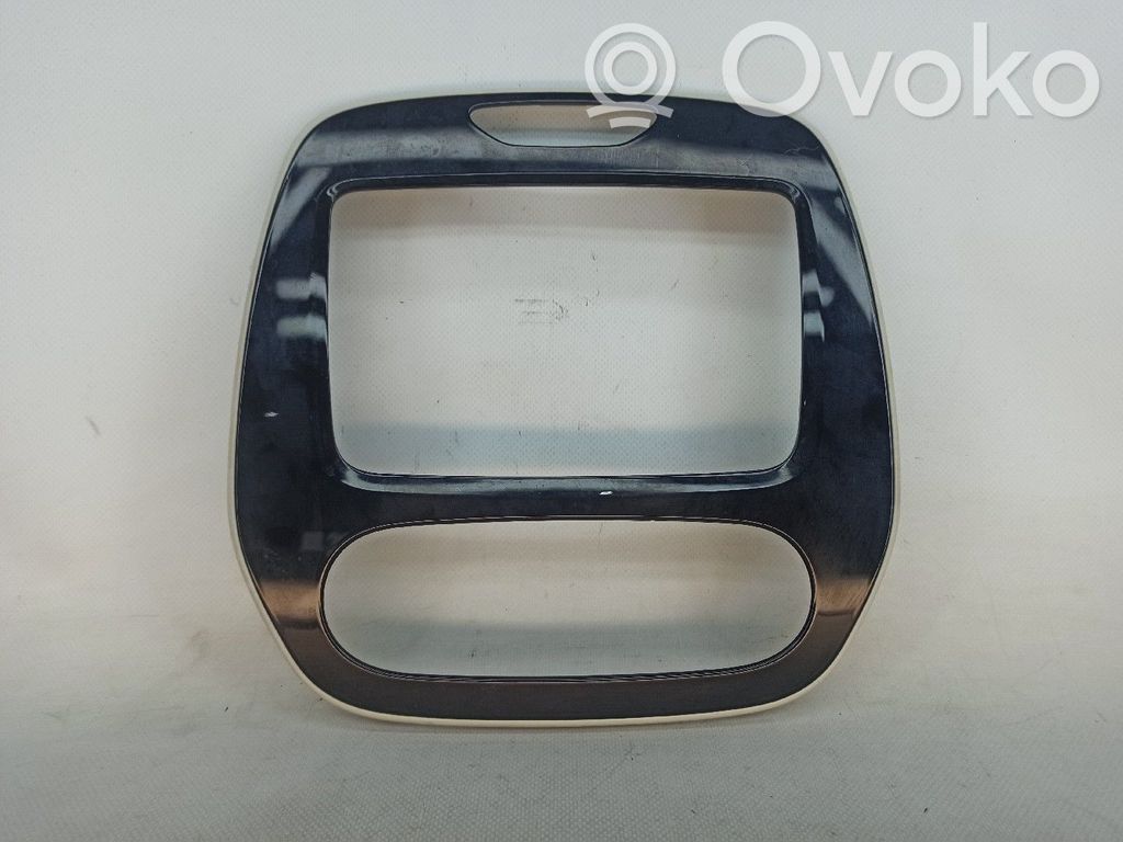 Renault Captur Moldura de la unidad delantera de radio/GPS 
