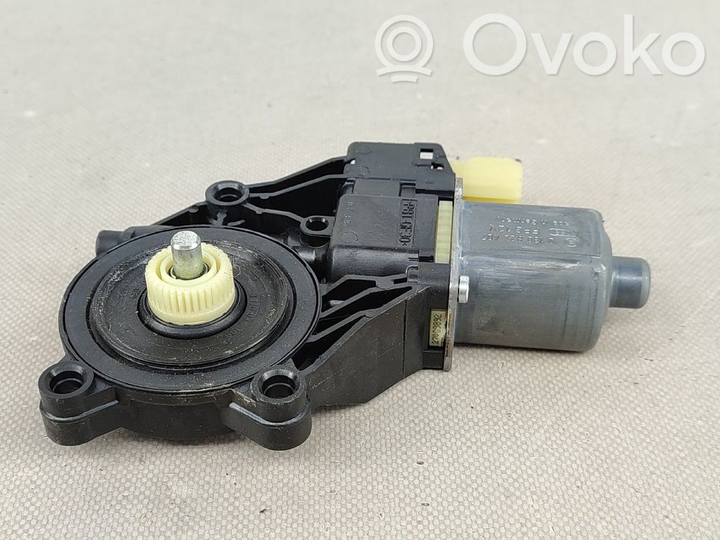 Ford Fiesta Moteur de lève-vitre de porte avant 