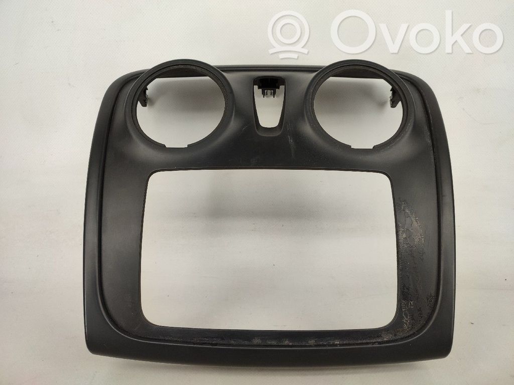 Dacia Sandero Rămă unitate radio/GPS 