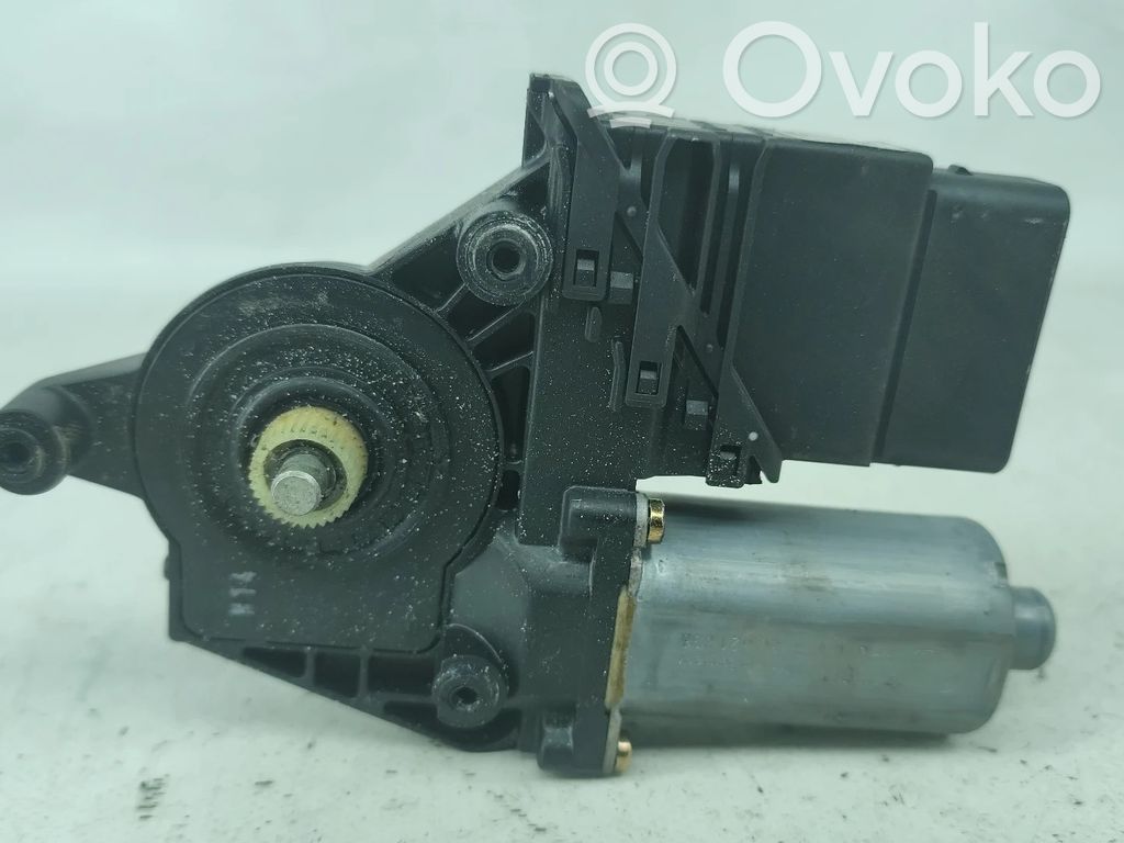 Volkswagen PASSAT B5 Motor macara geam ușă spate 