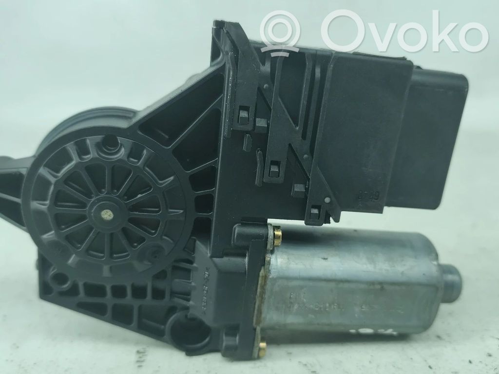 Volkswagen PASSAT B5 Motorino alzacristalli della portiera posteriore 