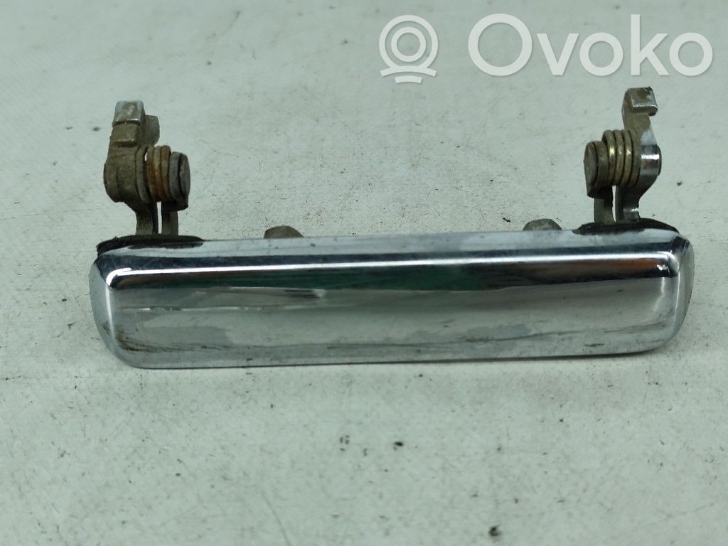 Nissan PickUp Y720 Manecilla externa puerta delantera 
