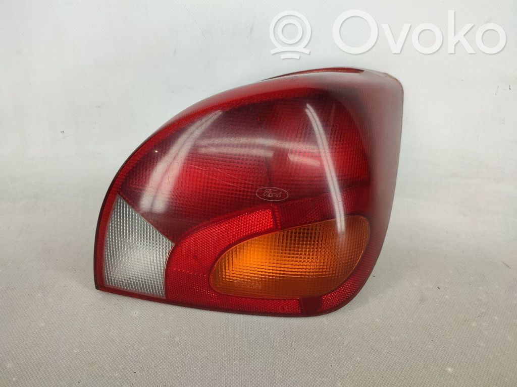 Ford Fiesta Lampă spate în caroserie