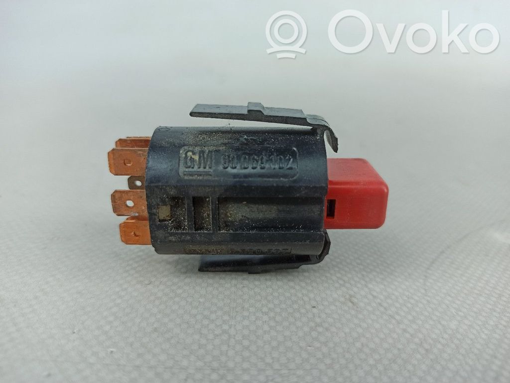 Hazard light switch   90069102