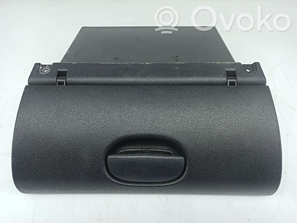 Opel Corsa B Glove box 
