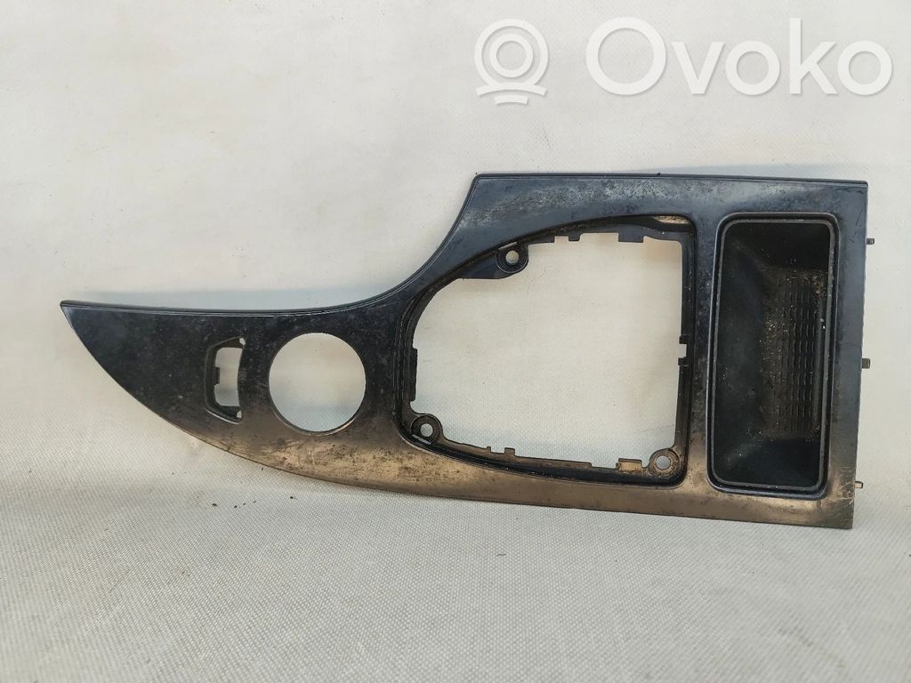 BMW 5 E60 E61 Vaihteenvalitsimen kehys verhoilu muovia 