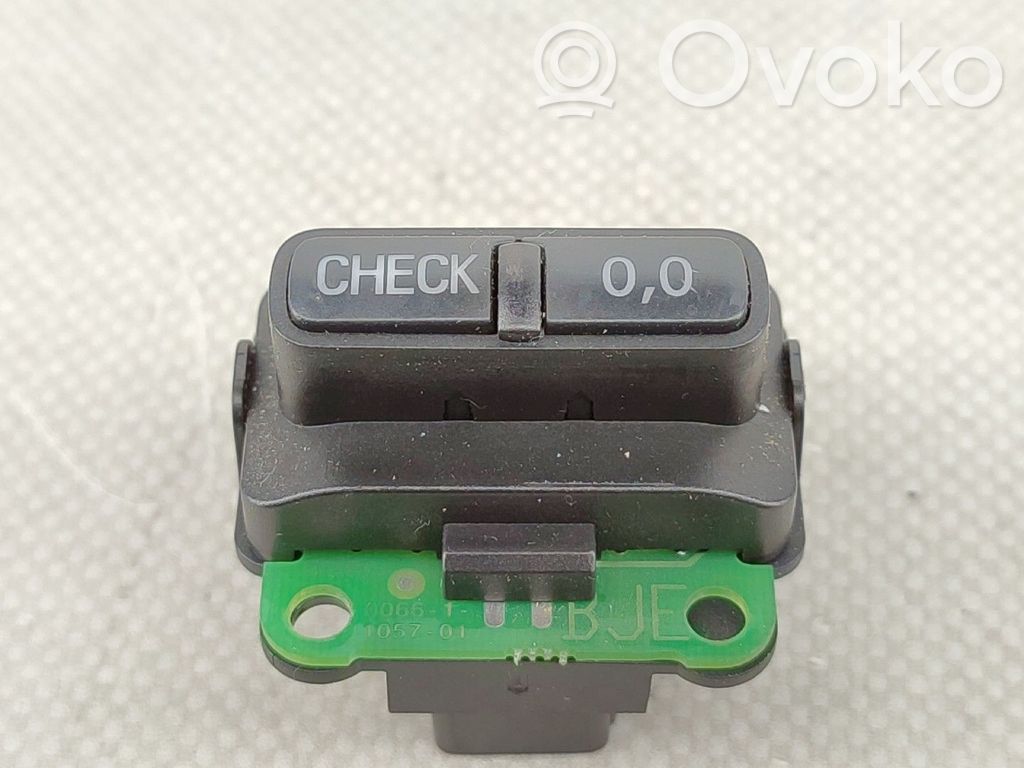 Interrupteur / bouton multifonctionnel   4E0907569