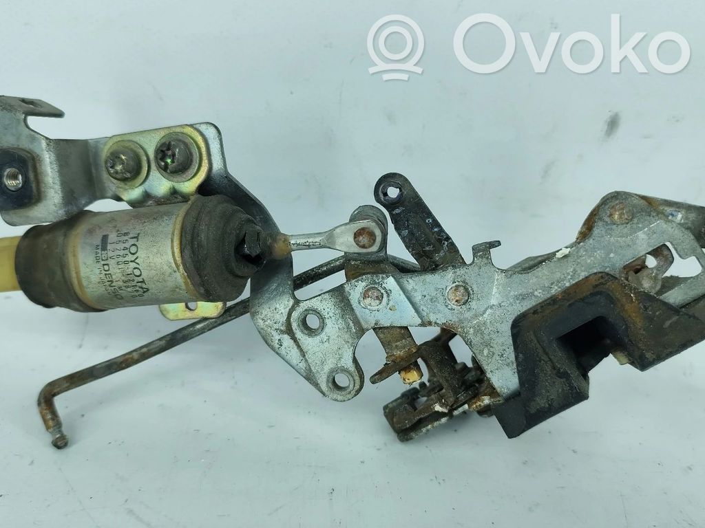 Toyota Corolla E90 Etuoven lukko 
