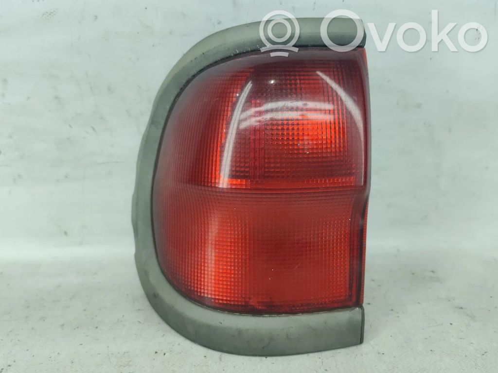 Nissan Terrano Takaluukun takavalot 