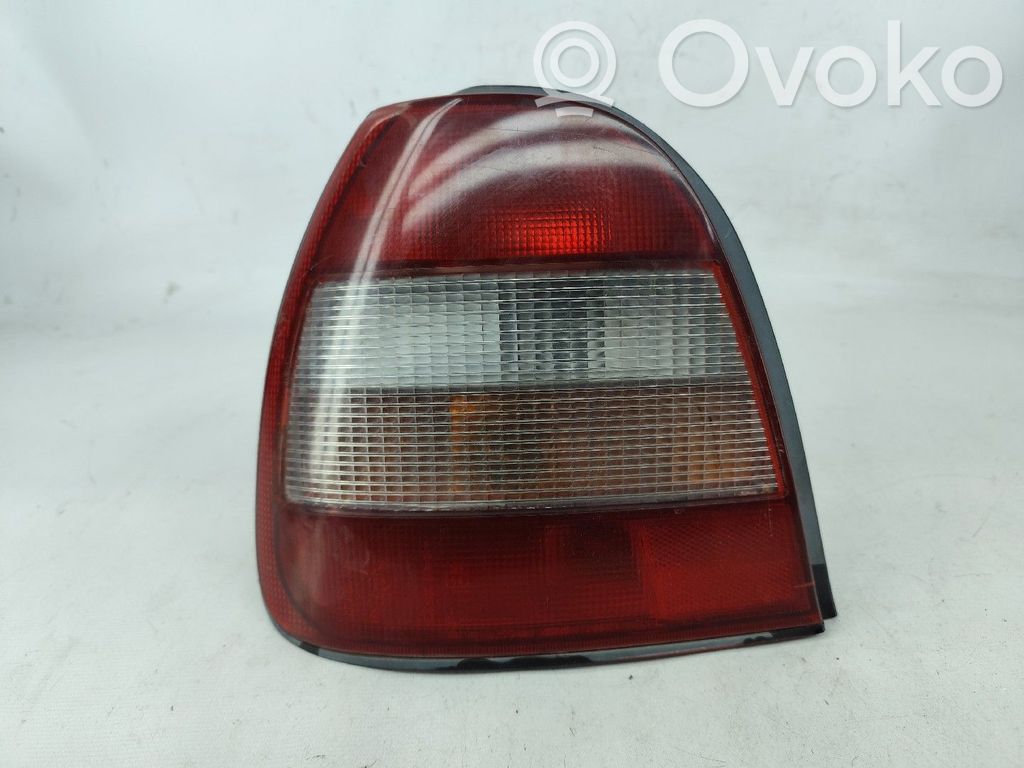 Nissan Sunny Rückleuchte Heckleuchte innen