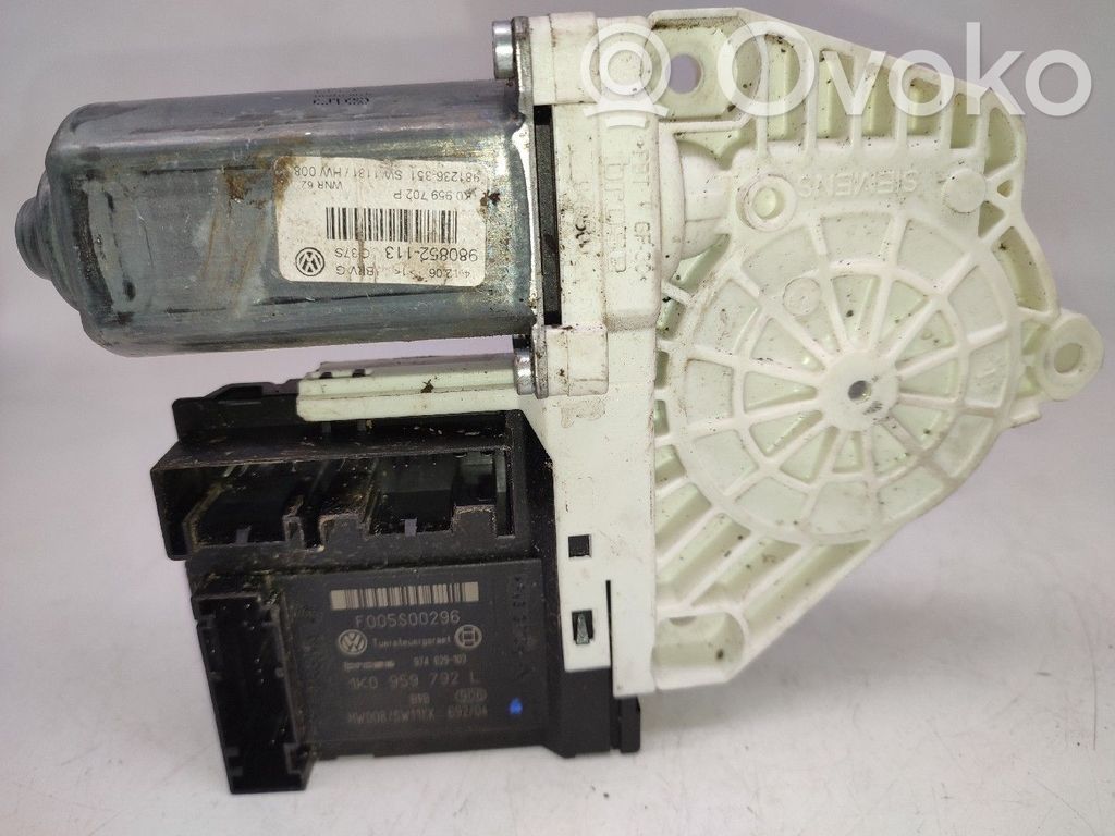 Volkswagen PASSAT B6 Silnik regulatora szyby drzwi przednich 