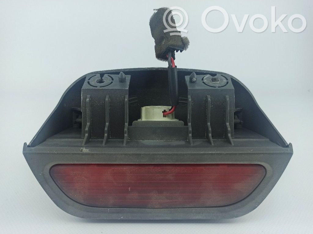 KIA Carens I Troisième feu stop 