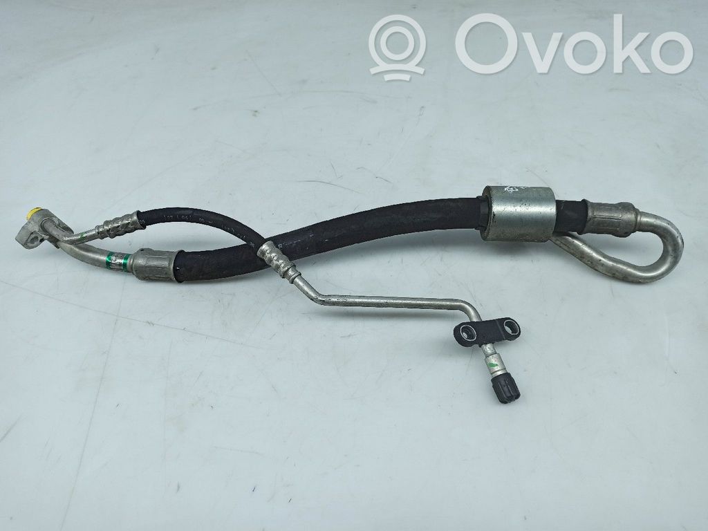 Ilmastointilaitteen putki (A/C)   6927538