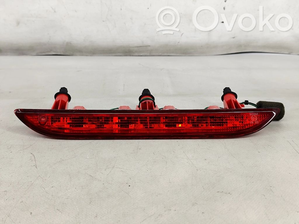 Kolmas/lisäjarruvalo   92700G6100