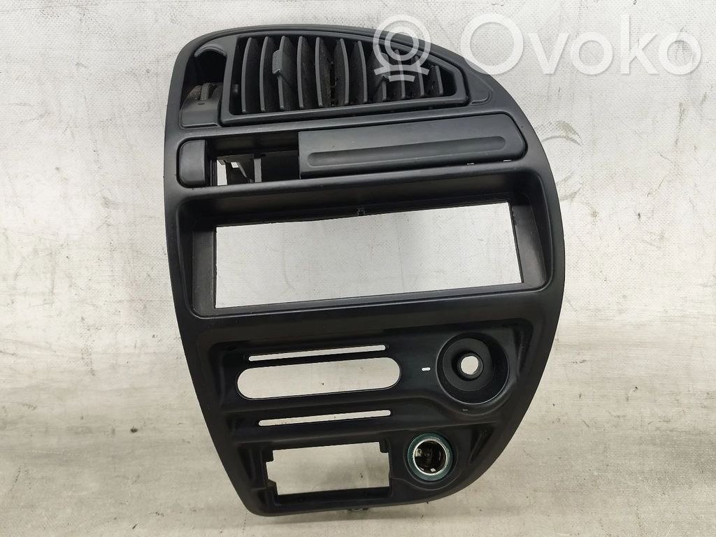Citroen Saxo Konsola środkowa / Radio / GPS 