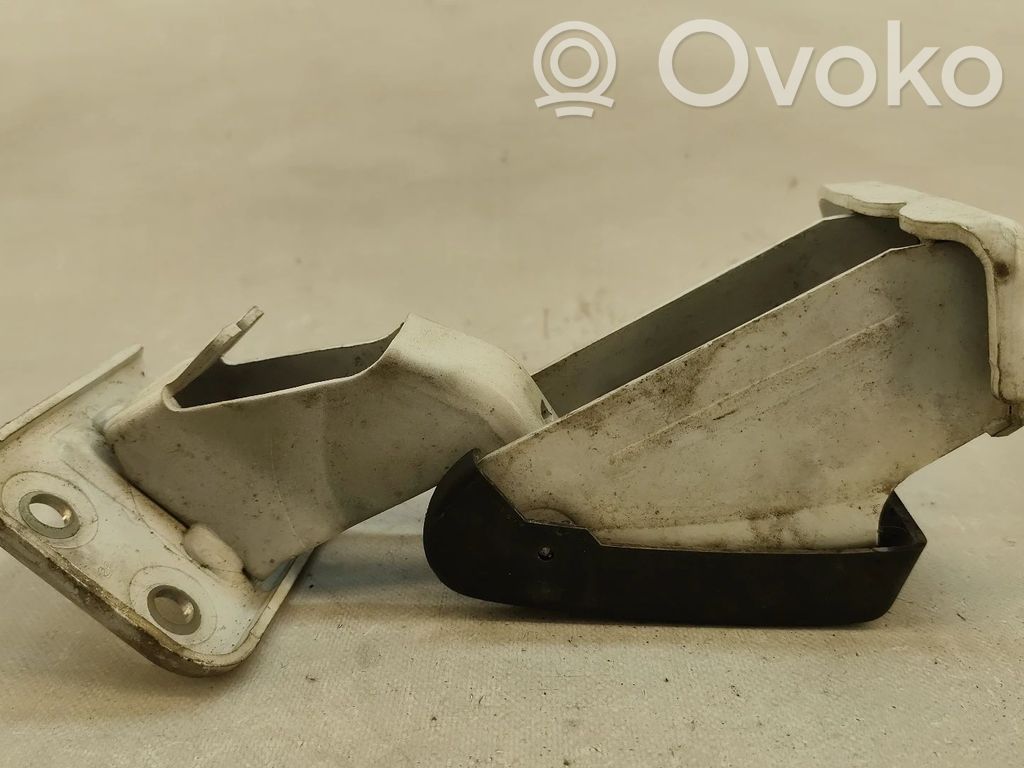 Tailgate hinge   DIREITA,BAIXO,NV