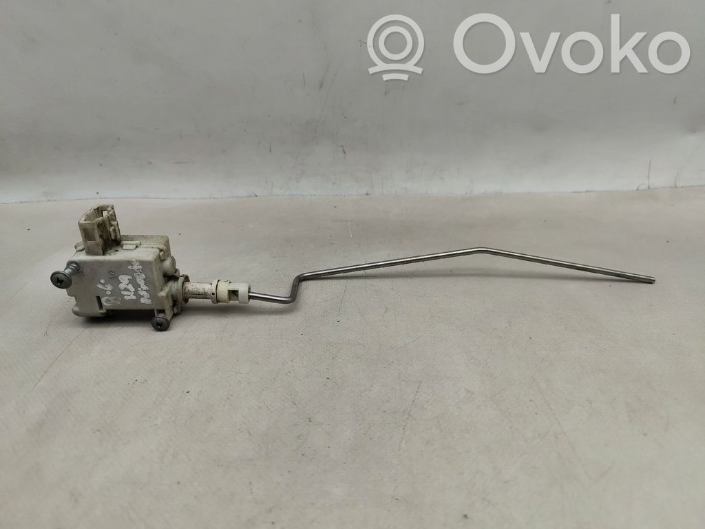 Volkswagen PASSAT B7 Motorino del tappo del serbatoio del carburante