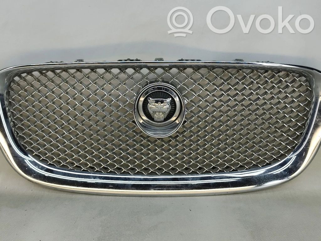 Jaguar XF X250 Etusäleikkö 