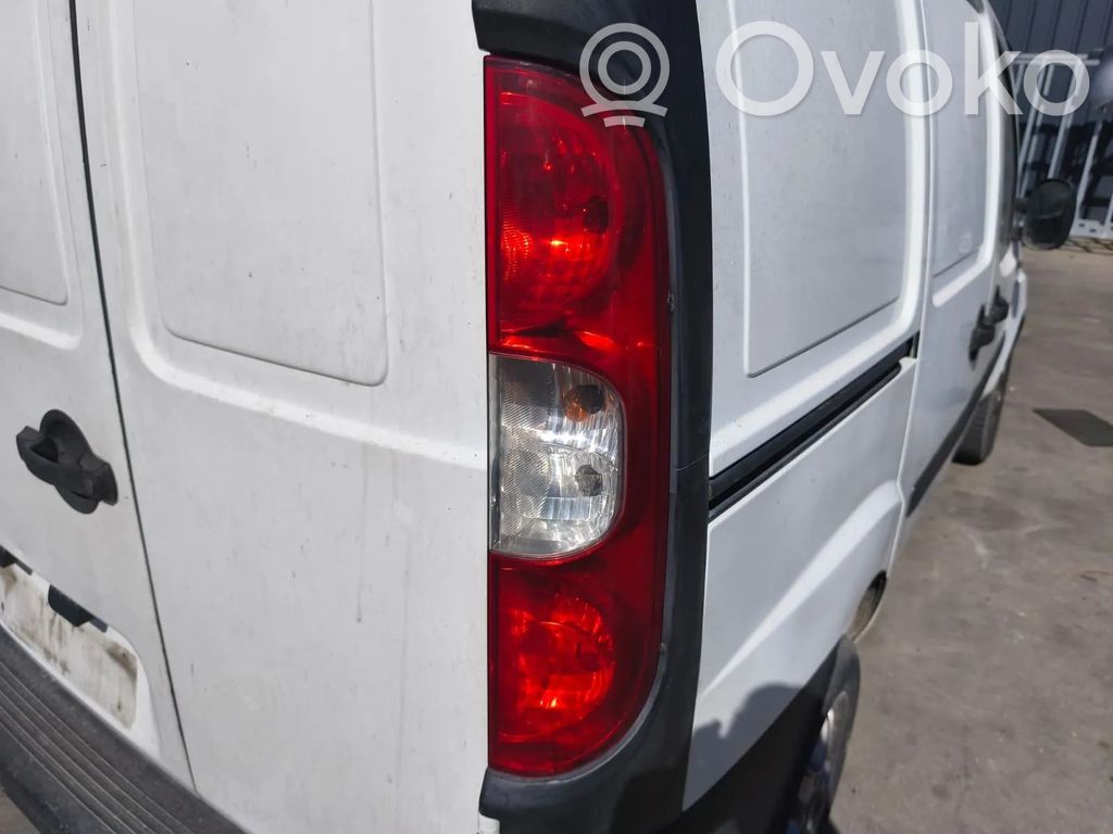 Fiat Doblo Feux arrière / postérieurs
