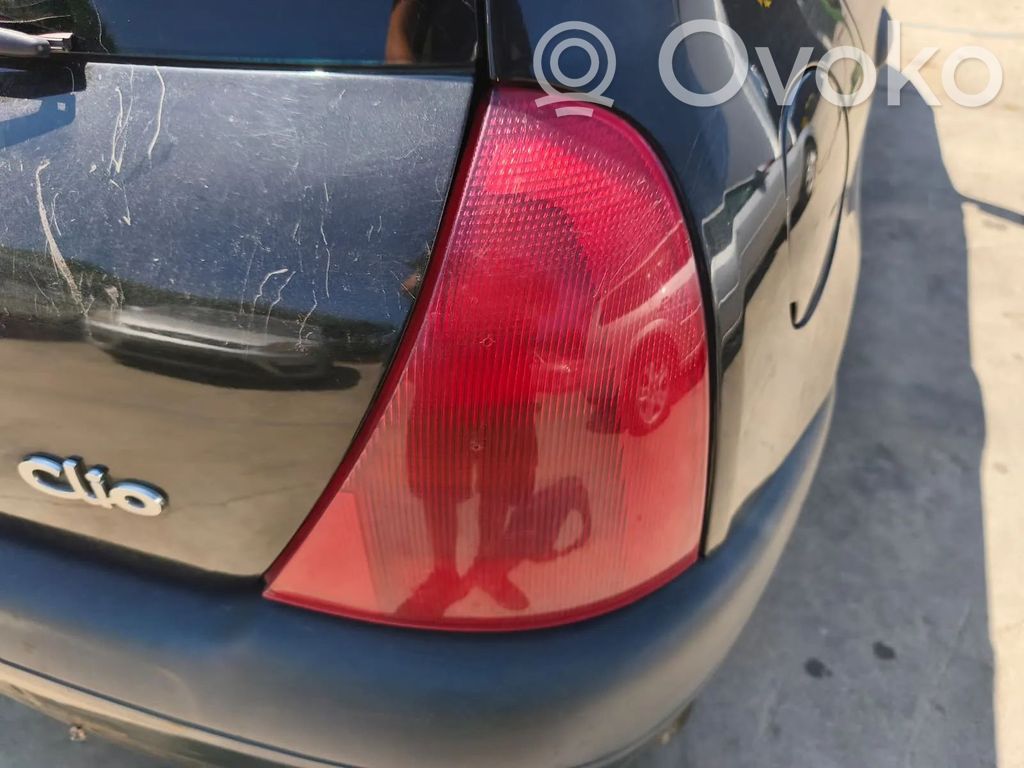 Renault Clio II Feux arrière / postérieurs