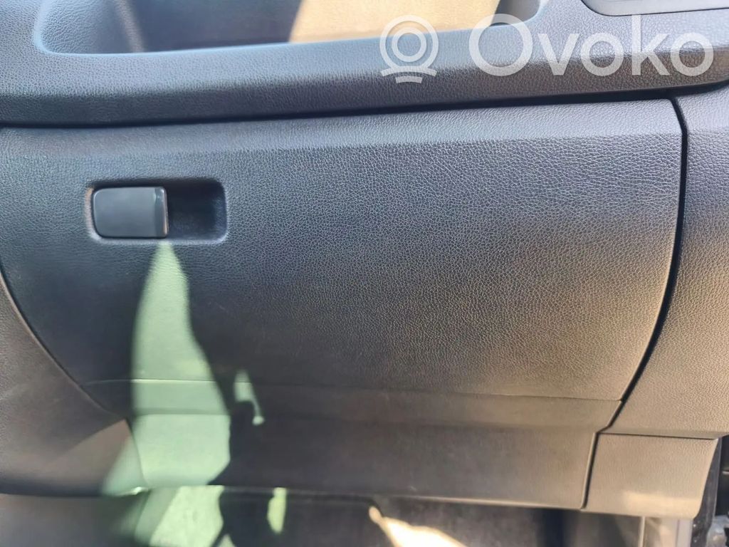 Skoda Fabia Mk2 (5J) Boite à gants 