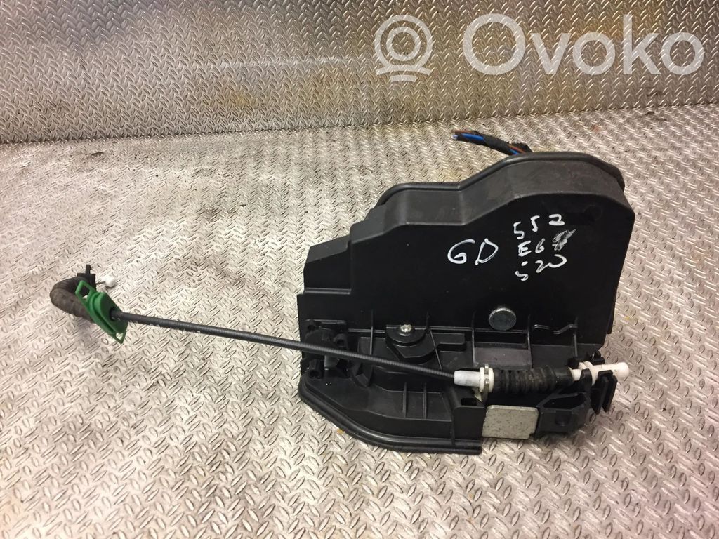 Rear door lock   7202148