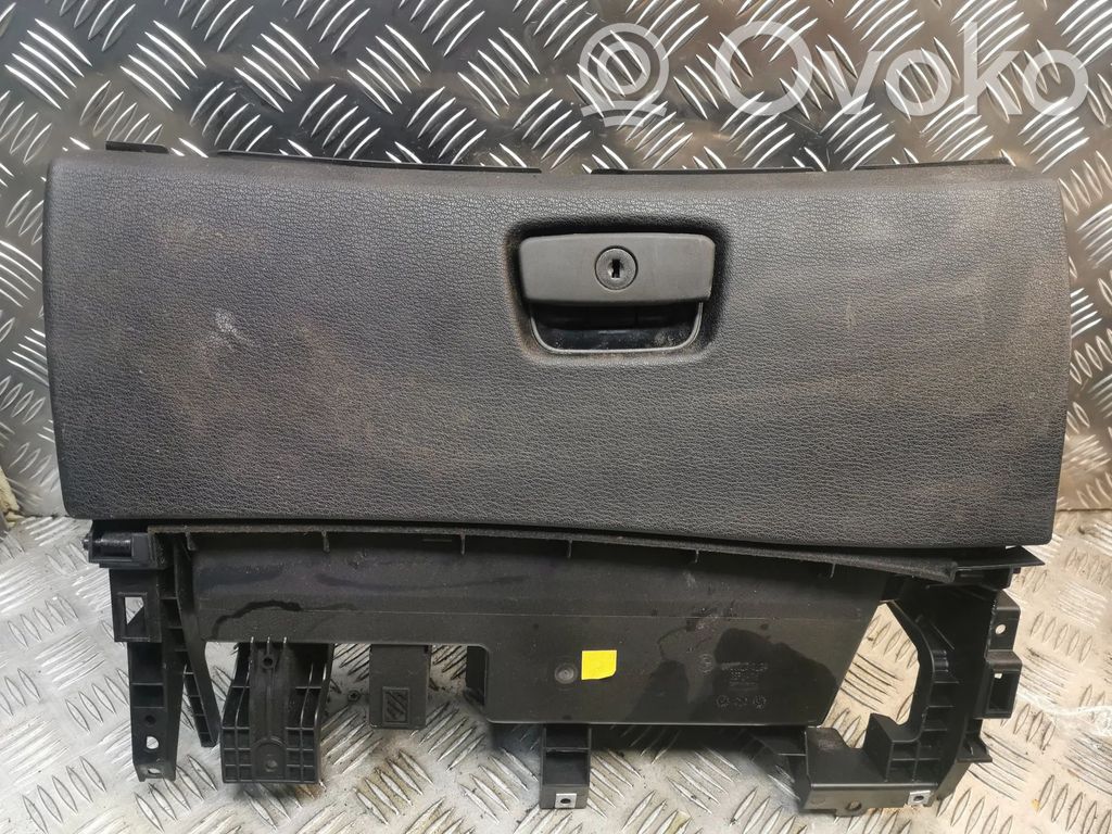 Glove box