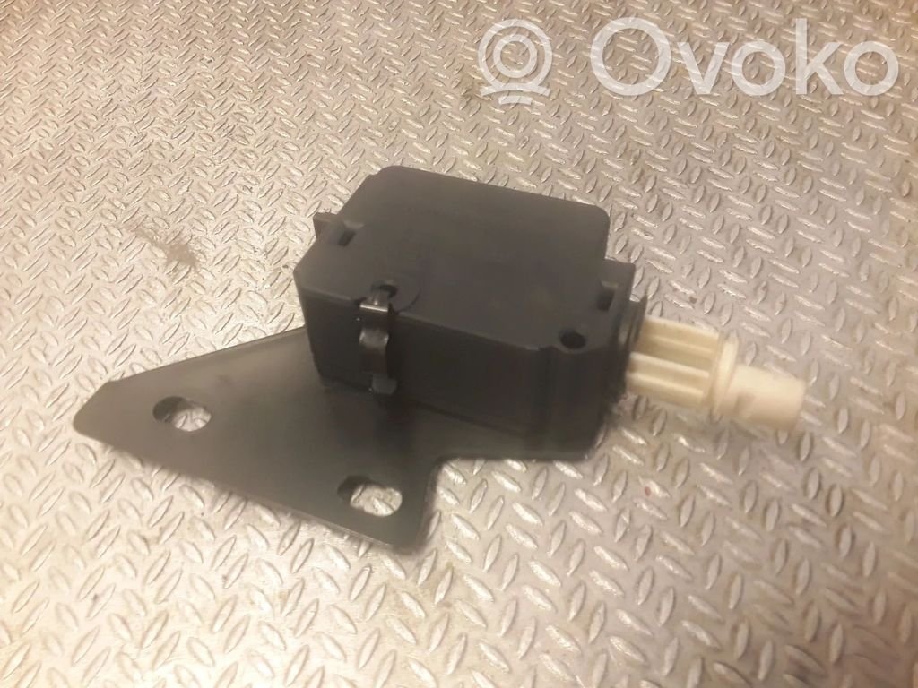 Fuel tank cap lock   6923975