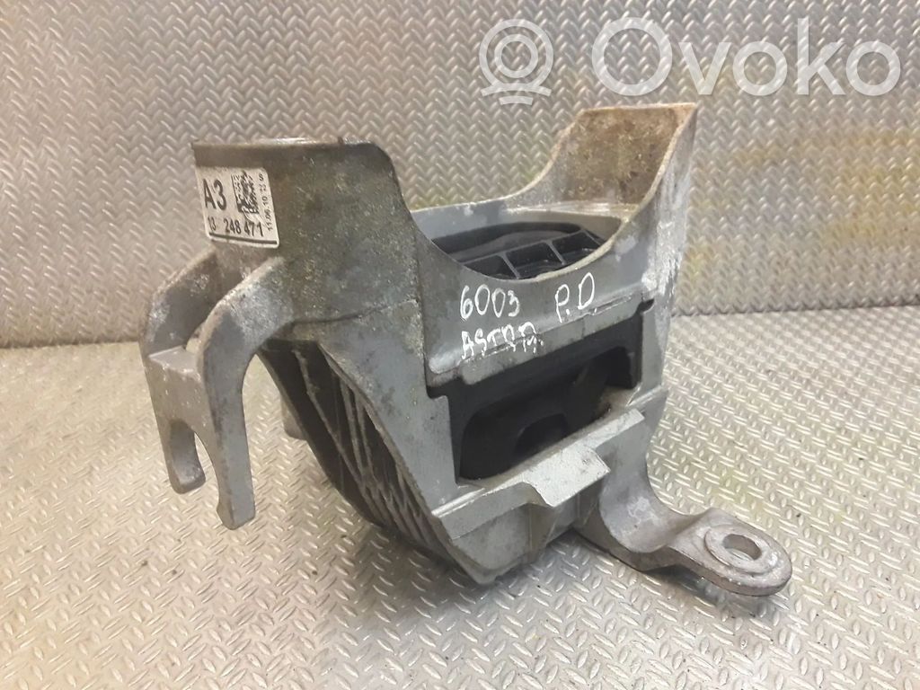 Opel Astra J Engine mount bracket 