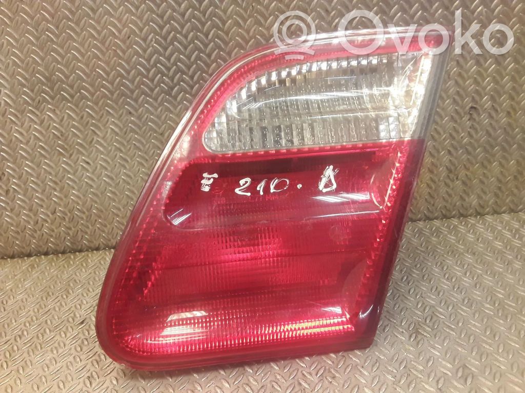 Mercedes-Benz E W210 Lampy tylnej klapy bagażnika 