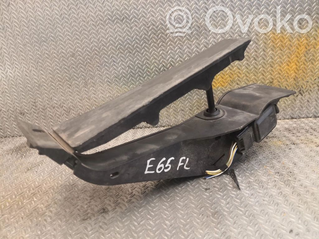 Akceleratoriaus pedalas   6766930