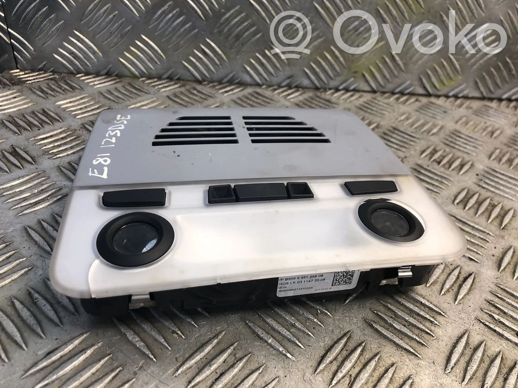 Etuistuimen valo   6951258