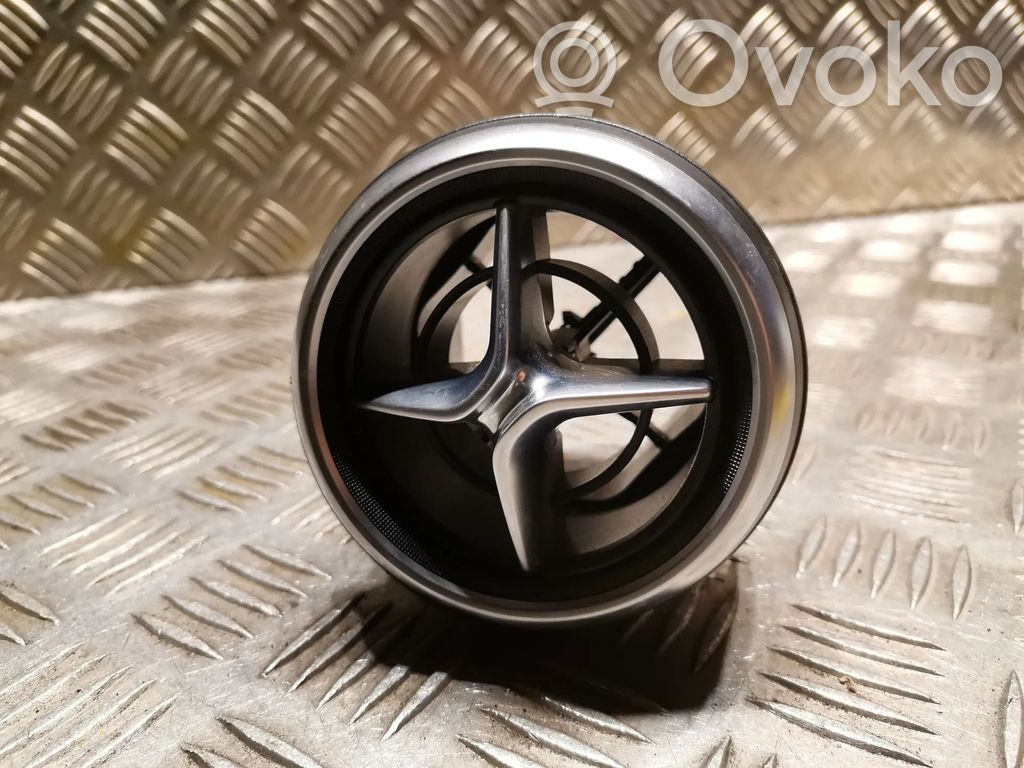 Mercedes-Benz A W176 Dysze / Kratki nawiewu deski rozdzielczej 